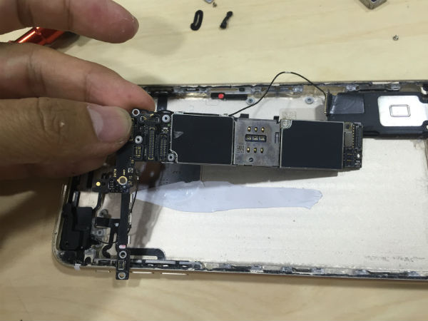 iPhone 6S logicboard kena cairan air